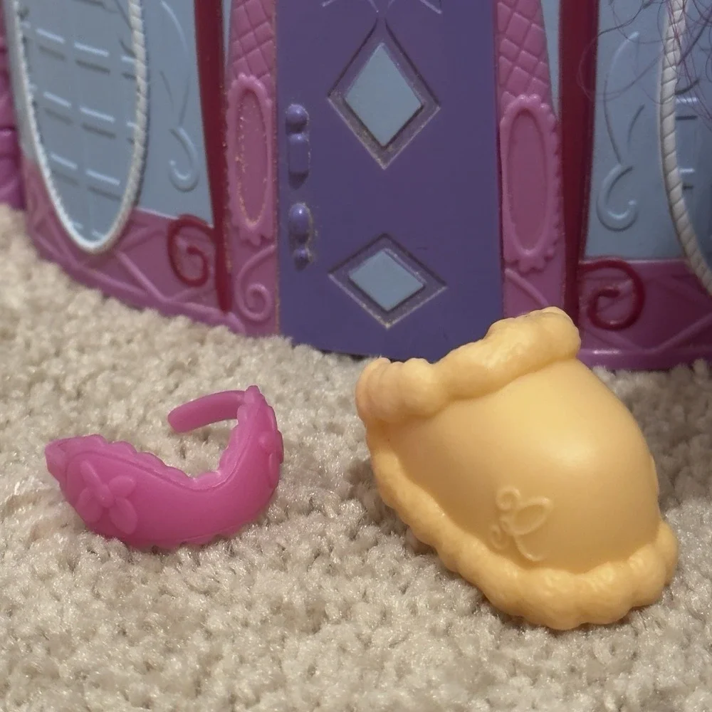 My Little Pony Rarity Carousel Booktique Figure Accessories Toy Set Hasbro B1372